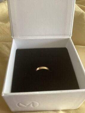 Mejuri Bold Stacker 14k Yellow Gold (size 7)